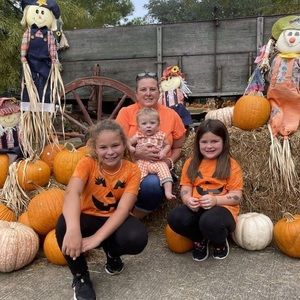 Meet your Posher, Della